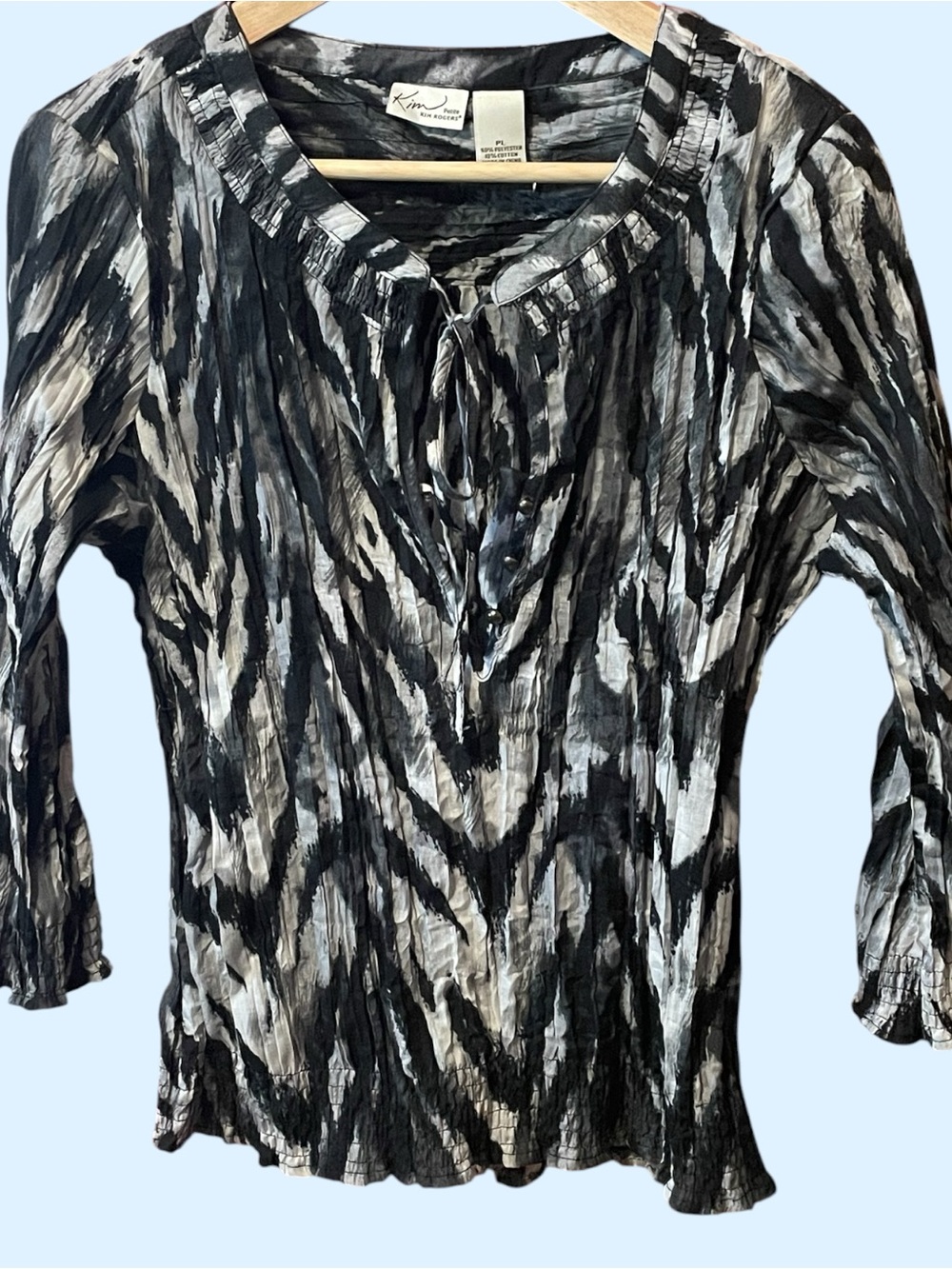 Kim Rogers women’s Black & Gray Crinkle Printed Tie-Neck /Button Top petite Larg